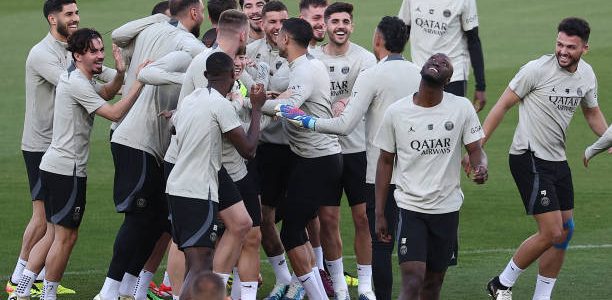 باريس سان جيرمان يكشف عن قائمته المنتظرة لمواجهة برشلونة في إياب ربع نهائي دوري أبطال أوروبا